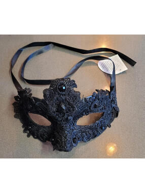 Adult Ladies Black  Lace with Jeweled Accents Parisian Mask Masquerade 0/S